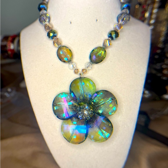 Jewelry - Peacock AB Floral Pendant Beaded Necklace